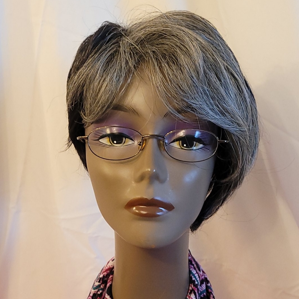 Women's wire frame eyeglasses